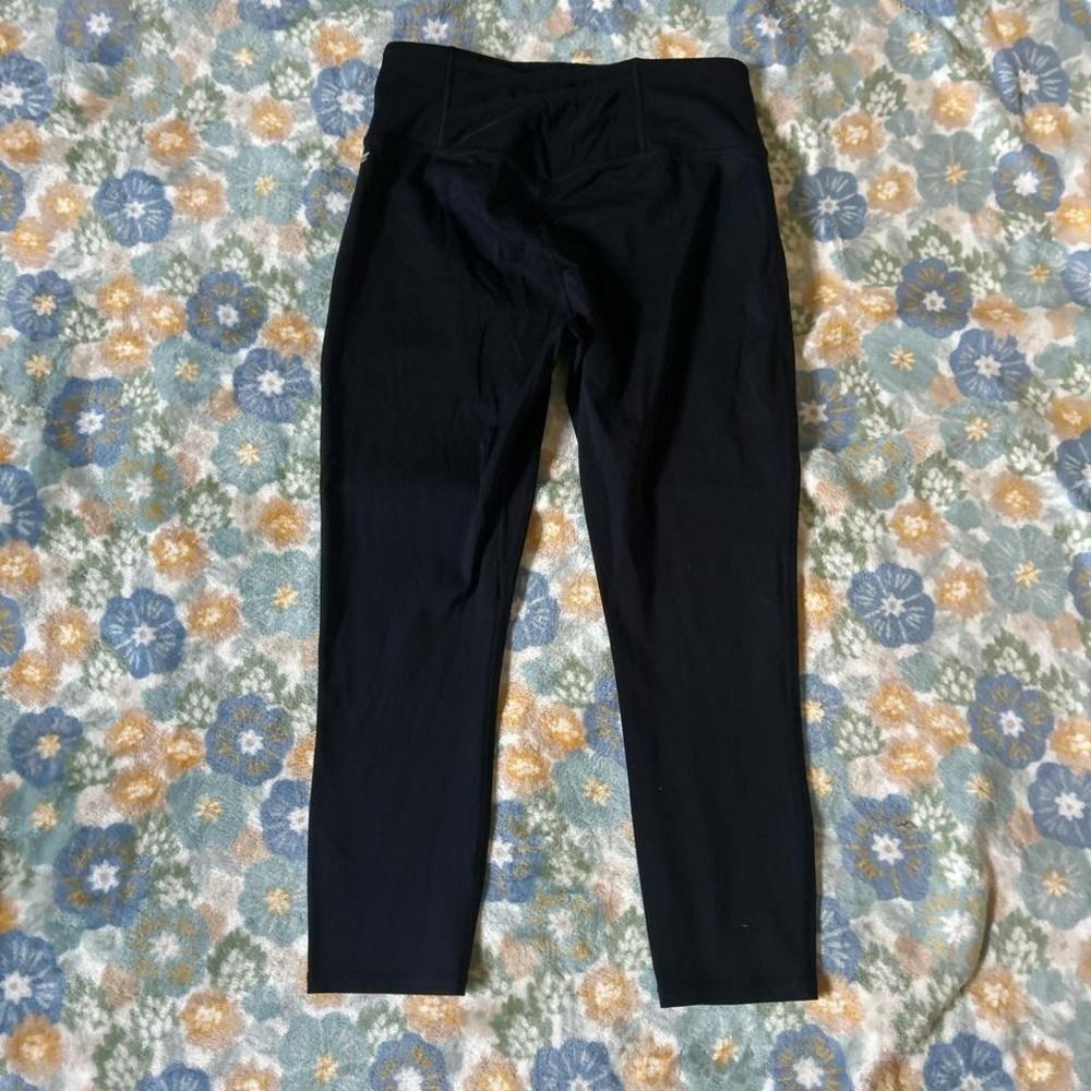 Fabletics black leggings with a stretchy waistband back pocket no tag/ small